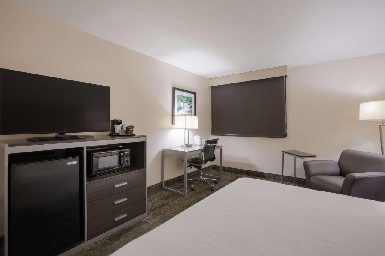 Western Northwest Indiana 3* Hammond