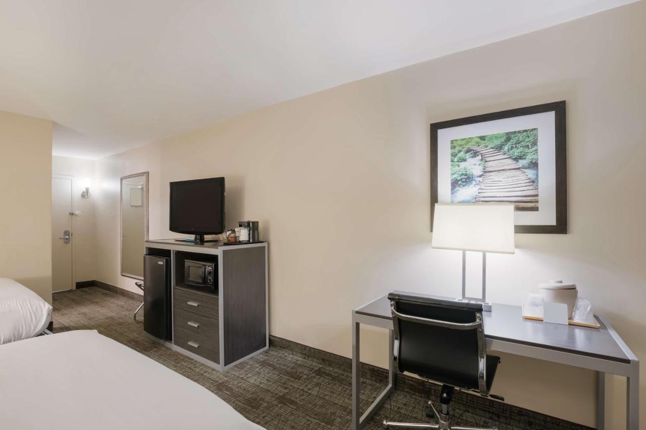 Western Northwest Indiana 3* Hammond